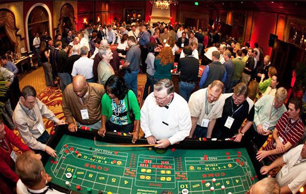 Haga la fiesta con temática de casino perfecta Haga la fiesta con temática de casino perfecta